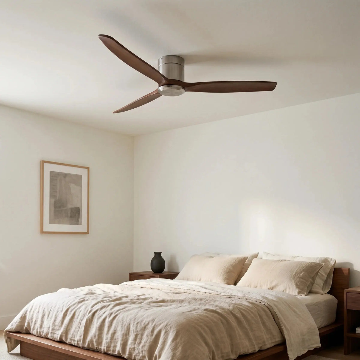 Ventilateur de plafond silencieux DC bas en bois massif noyer et argent Oléa